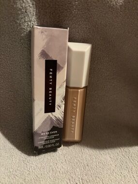 Fenty Beauty We're Even Hydrating Concealer shade 200C Brand New in Box!!